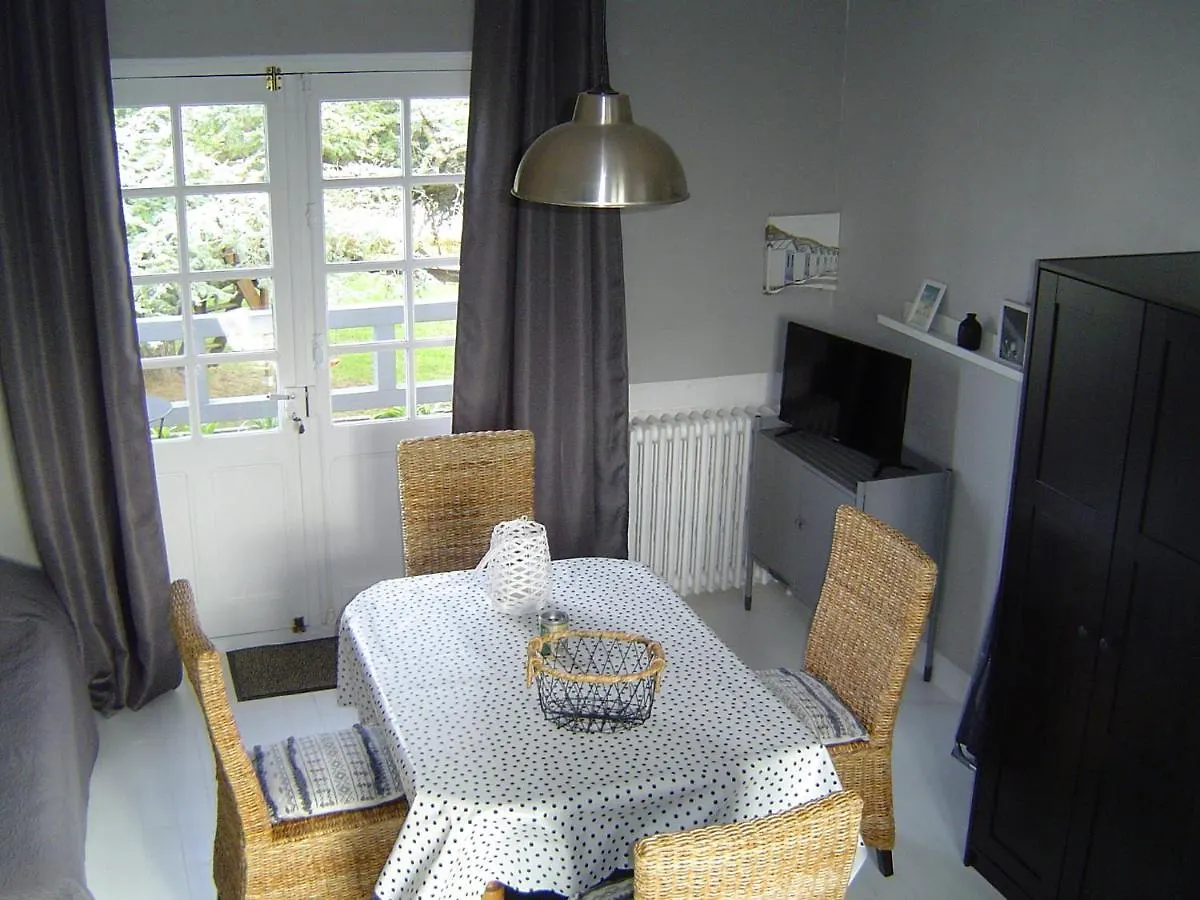 Studio Etables Sur Mer 0*, Étables Fransa