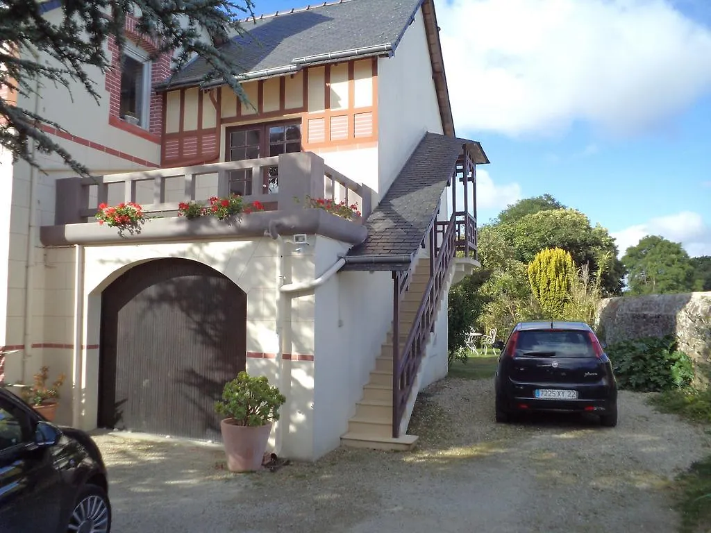 Studio Etables Sur Mer 0*, Étables Fransa